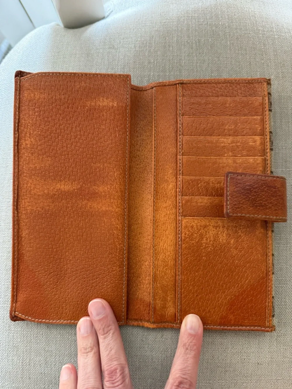 Vintage Gucci Brown & Tan GG Canvas Wallet with Leather Trim & Gold Accents! - Picture 4 of 10